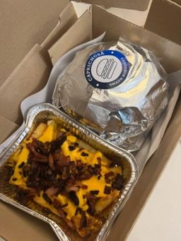 Portada del plato 'Papas con cheddar y panceta '